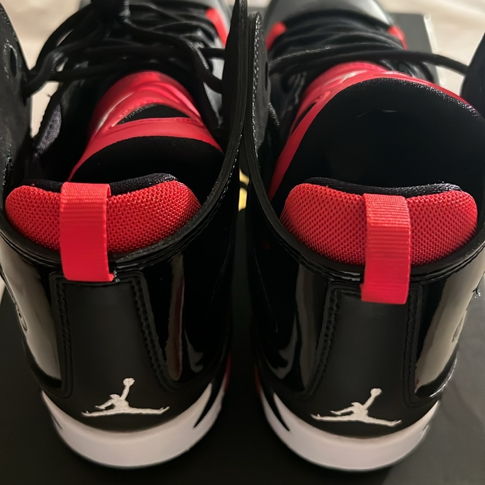 Jordan Flight Club 91 (DM1685-006)
Black University Red White (GS)